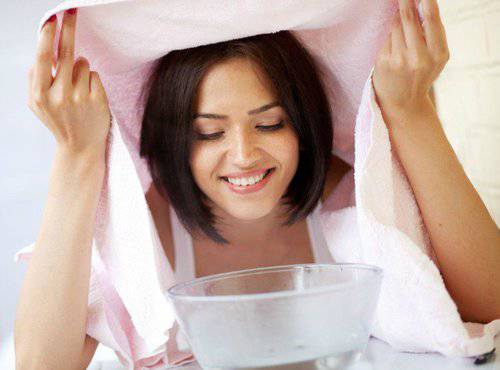 Xông mặt bằng nước nóng